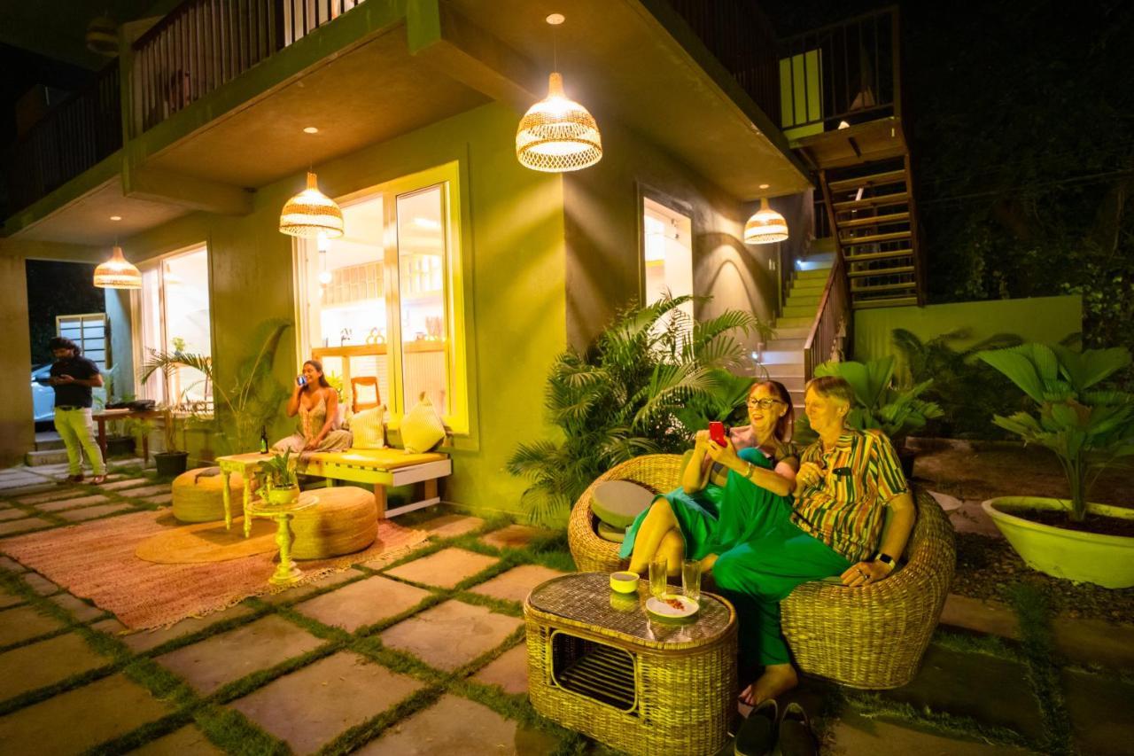 Locomo Boutique, Morjim - Stay Work Eat Exteriör bild