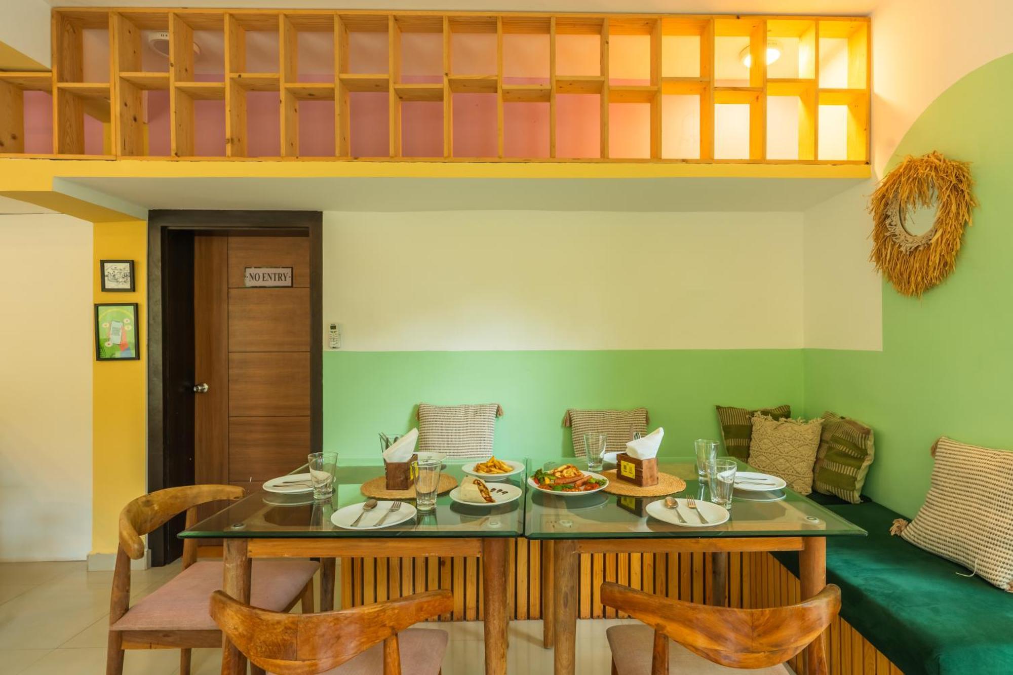 Locomo Boutique, Morjim - Stay Work Eat Exteriör bild